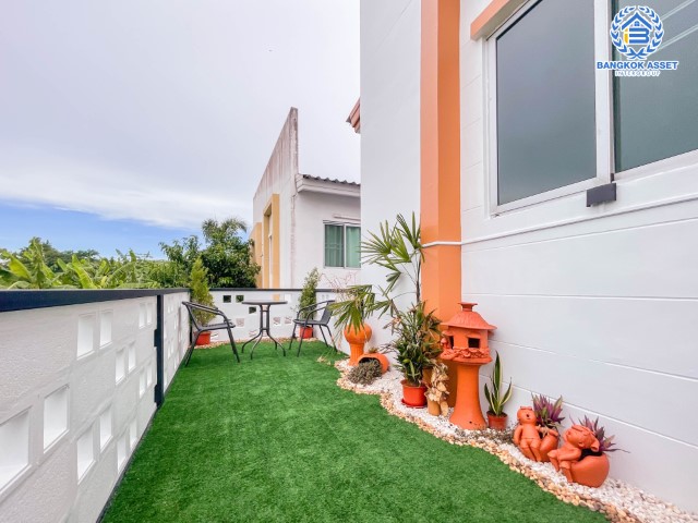 *****ทาวน์เฮ้าส์มือสองย่านกรุงเทพฯ ม.ไอ ดีไซน์ วงแหวน-รามอินทรา #หลังมุม เนื้อที่กว้างขวางมากถึง 30.4 ตร.ว. ฟังก์ชันจัดเต็ม 4 ห้องนอน 2 ห้องน้ำ 1 ที่จอดรถ บ้านสภาพสวย น่าอยู่อาศัย  บนทำเลเยี่ยม เชื่อมต่อถ.วงแหวน-รามอินทรา ถ.คู้บอน ถ.ปัญญา-รามอินทรา ถ.จตุโชติ ใกล้แฟชั่นไอส์แลนด์